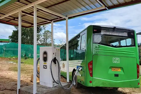 AMPPAL DC kiirlaadimisprojekt IZI elektribusside jaoks Rwandas
